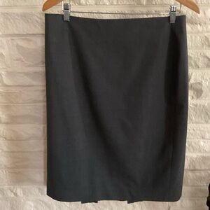 Talbots Classic Grey Wool Women's Skirt Size 10 - Minimalist Lined Knee Length